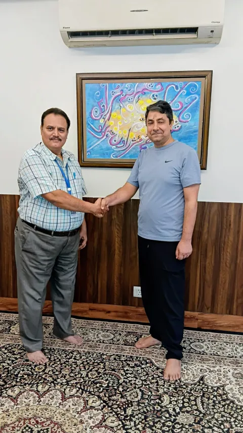 HONORABLE VIVEK RAINA,CEO of GTPL Broadband, Co-Founder of Excitel Broadband & TEDx Speaker, with CARPET EXPERT A.REHMAN.A memorable meeting celebrating excellence, craftsmanship, and mutual respect.